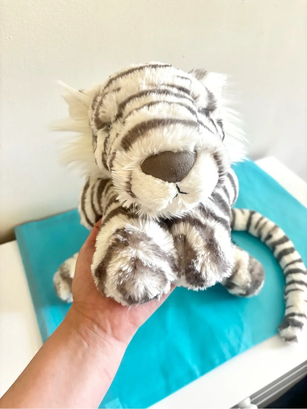 Jellycat Large Sacha Snow Tiger BNWT - 100% Authentic with Dust Bag